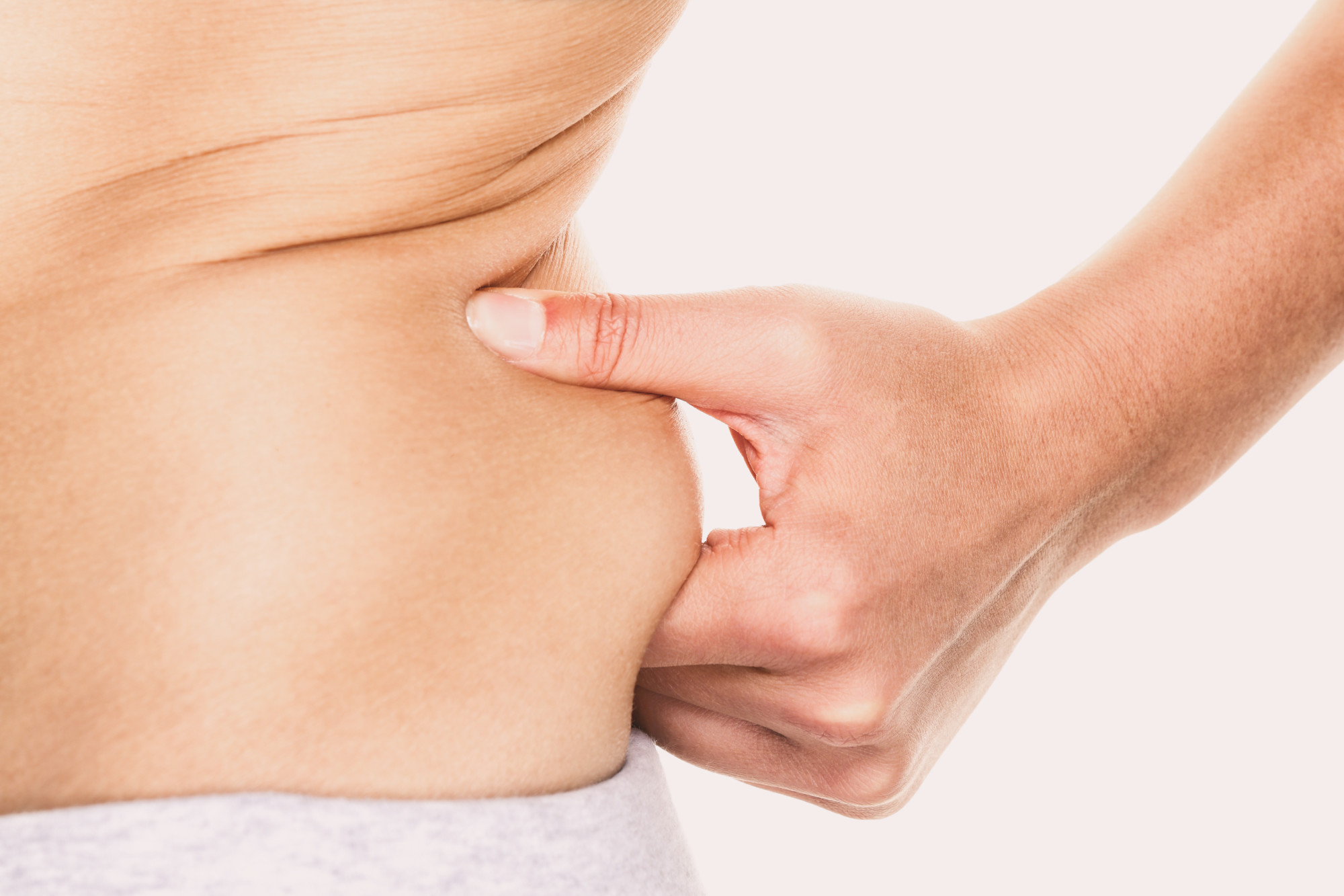 Tired of Those Love Handles? Here Are 7 Tips on How to Lose Them